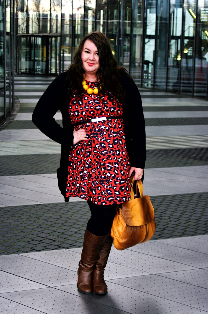 Große Größen Plus Size Fashion Blog asos curve red panther leo dress